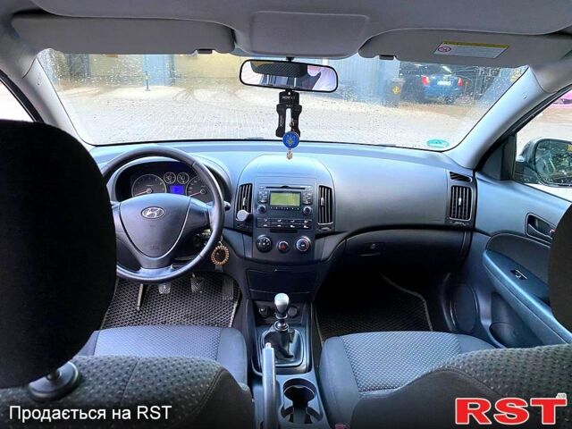 Чорний Хендай i30, об'ємом двигуна 1.4 л та пробігом 194 тис. км за 6000 $, фото 5 на Automoto.ua