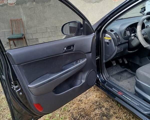 Черный Хендай i30, объемом двигателя 1.4 л и пробегом 215 тыс. км за 5500 $, фото 10 на Automoto.ua