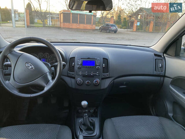 Черный Хендай i30, объемом двигателя 1.4 л и пробегом 242 тыс. км за 6000 $, фото 24 на Automoto.ua