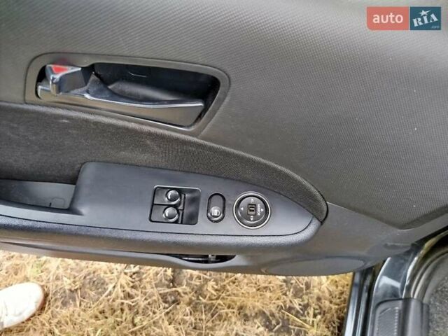 Черный Хендай i30, объемом двигателя 1.4 л и пробегом 215 тыс. км за 5500 $, фото 11 на Automoto.ua