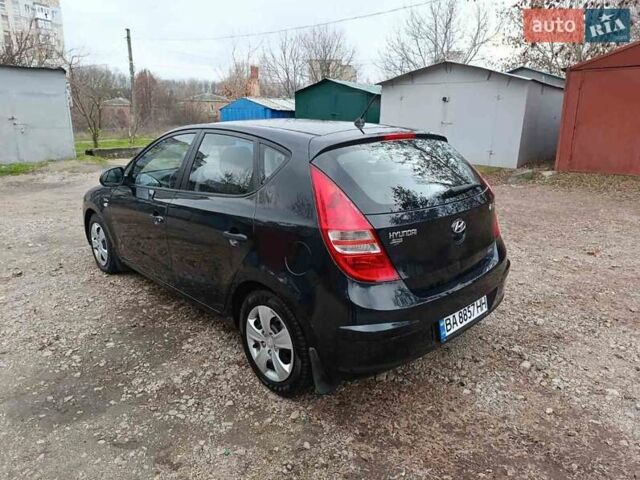 Черный Хендай i30, объемом двигателя 1.4 л и пробегом 314 тыс. км за 5650 $, фото 13 на Automoto.ua