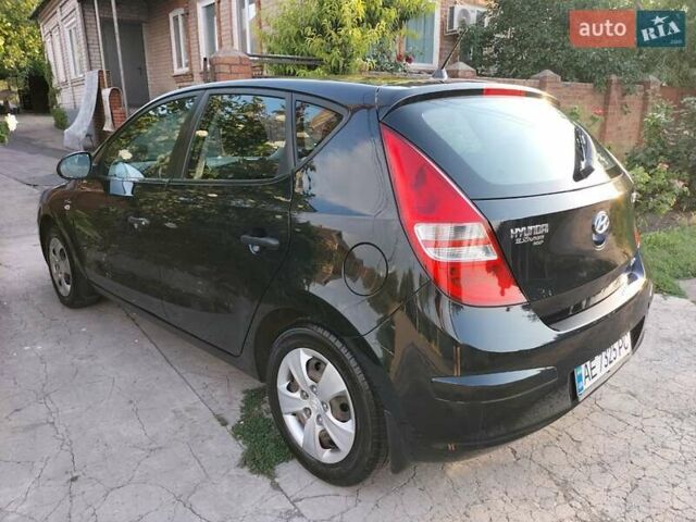 Черный Хендай i30, объемом двигателя 1.4 л и пробегом 156 тыс. км за 6500 $, фото 6 на Automoto.ua
