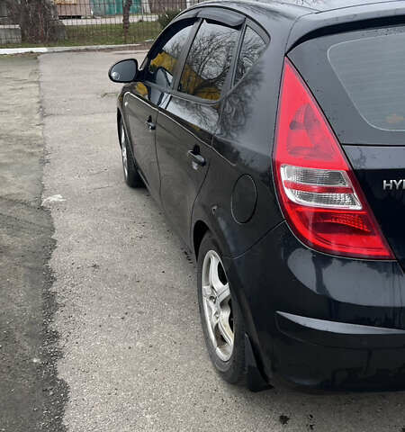 Черный Хендай i30, объемом двигателя 1.6 л и пробегом 255 тыс. км за 6800 $, фото 7 на Automoto.ua