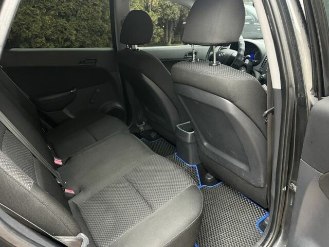 Черный Хендай i30, объемом двигателя 1.4 л и пробегом 240 тыс. км за 6000 $, фото 20 на Automoto.ua