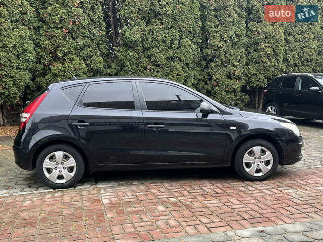 Черный Хендай i30, объемом двигателя 1.4 л и пробегом 240 тыс. км за 6000 $, фото 2 на Automoto.ua