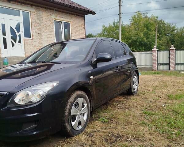 Черный Хендай i30, объемом двигателя 1.4 л и пробегом 215 тыс. км за 5500 $, фото 9 на Automoto.ua