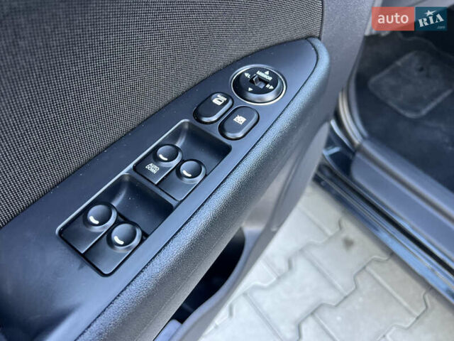 Черный Хендай i30, объемом двигателя 1.4 л и пробегом 167 тыс. км за 6299 $, фото 42 на Automoto.ua