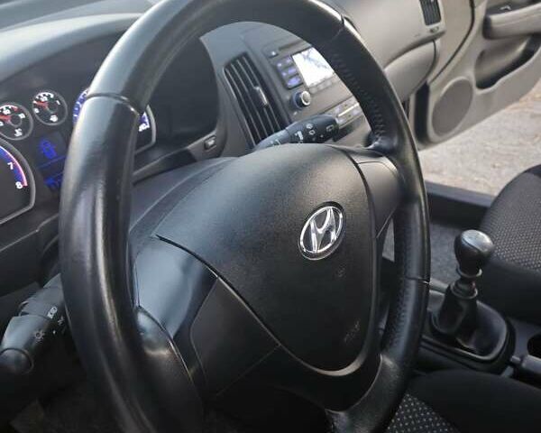 Черный Хендай i30, объемом двигателя 1.4 л и пробегом 178 тыс. км за 5950 $, фото 18 на Automoto.ua