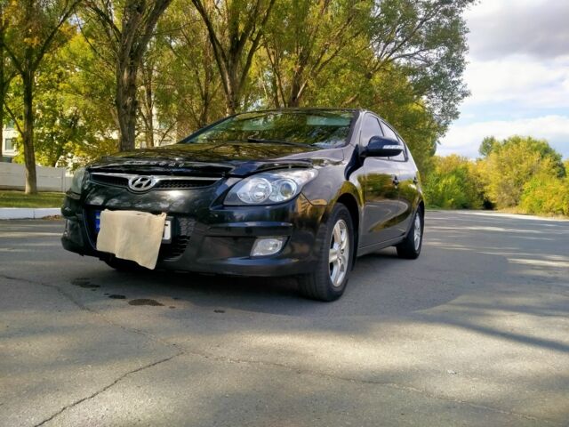 Черный Хендай i30, объемом двигателя 1.6 л и пробегом 290 тыс. км за 5500 $, фото 5 на Automoto.ua