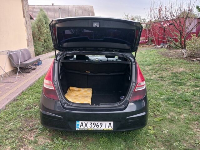 Черный Хендай i30, объемом двигателя 1.4 л и пробегом 139 тыс. км за 6200 $, фото 6 на Automoto.ua
