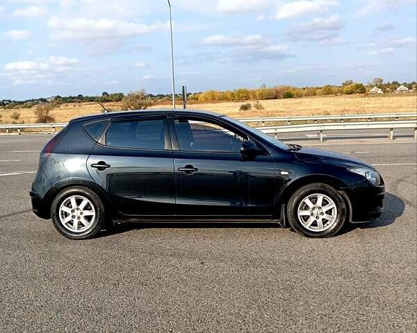 Черный Хендай i30, объемом двигателя 1.4 л и пробегом 160 тыс. км за 5000 $, фото 2 на Automoto.ua