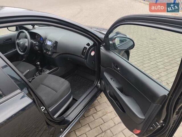 Чорний Хендай i30, об'ємом двигуна 1.4 л та пробігом 161 тис. км за 5700 $, фото 22 на Automoto.ua