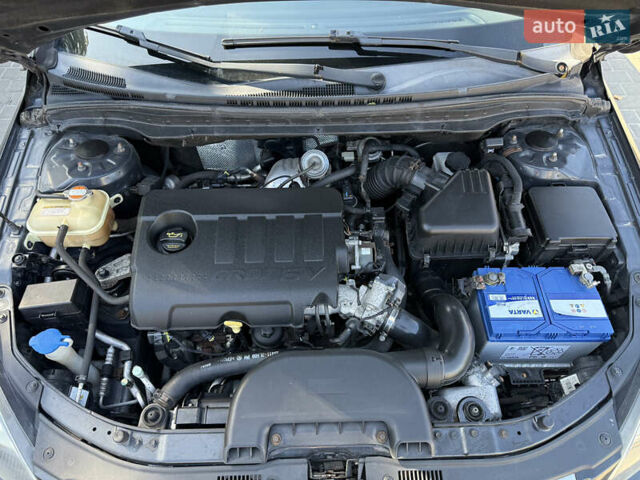 Черный Хендай i30, объемом двигателя 1.58 л и пробегом 289 тыс. км за 5400 $, фото 1 на Automoto.ua