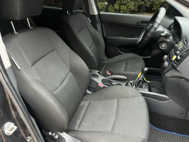 Черный Хендай i30, объемом двигателя 1.4 л и пробегом 240 тыс. км за 6000 $, фото 22 на Automoto.ua