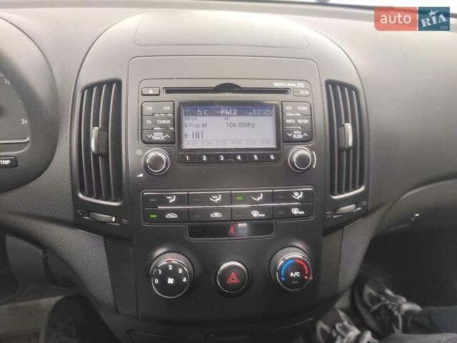 Черный Хендай i30, объемом двигателя 1.4 л и пробегом 160 тыс. км за 5999 $, фото 24 на Automoto.ua