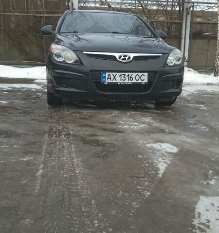 Черный Хендай i30, объемом двигателя 1.4 л и пробегом 144 тыс. км за 6300 $, фото 15 на Automoto.ua