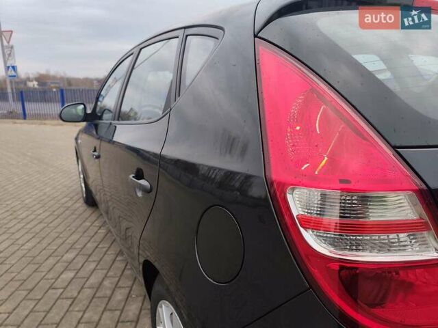 Чорний Хендай i30, об'ємом двигуна 1.4 л та пробігом 161 тис. км за 5700 $, фото 18 на Automoto.ua