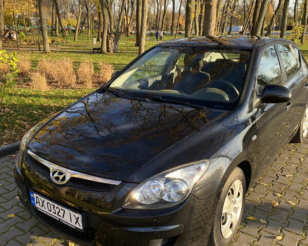 Черный Хендай i30, объемом двигателя 1.4 л и пробегом 242 тыс. км за 6000 $, фото 4 на Automoto.ua