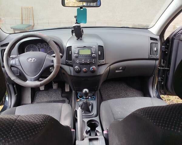 Черный Хендай i30, объемом двигателя 1.4 л и пробегом 215 тыс. км за 5500 $, фото 20 на Automoto.ua