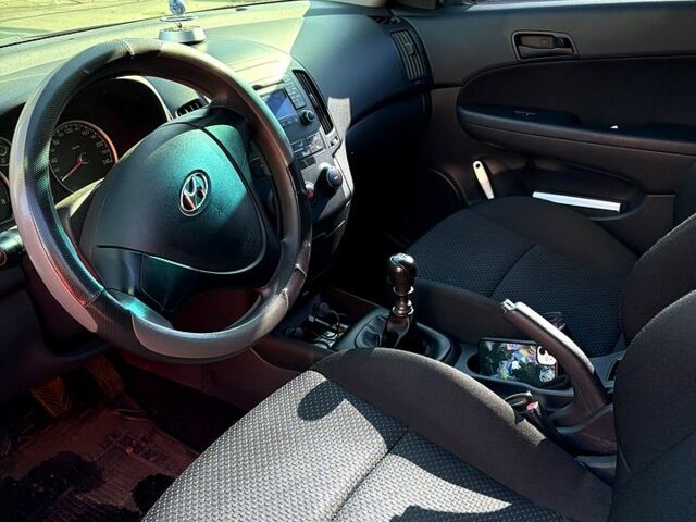 Черный Хендай i30, объемом двигателя 1.4 л и пробегом 232 тыс. км за 5200 $, фото 1 на Automoto.ua