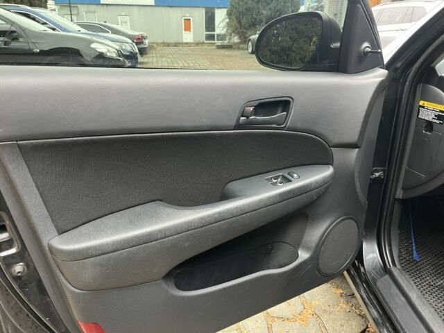 Черный Хендай i30, объемом двигателя 1.4 л и пробегом 240 тыс. км за 6000 $, фото 8 на Automoto.ua