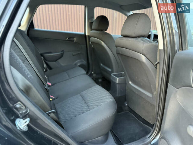 Черный Хендай i30, объемом двигателя 1.4 л и пробегом 194 тыс. км за 6350 $, фото 38 на Automoto.ua