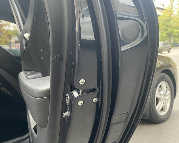 Черный Хендай i30, объемом двигателя 1.58 л и пробегом 289 тыс. км за 5400 $, фото 3 на Automoto.ua