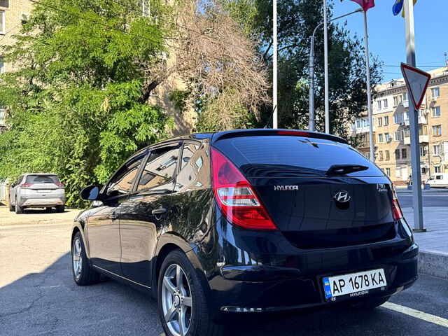 Чорний Хендай i30, об'ємом двигуна 1.6 л та пробігом 190 тис. км за 6300 $, фото 5 на Automoto.ua