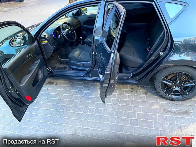 Чорний Хендай i30, об'ємом двигуна 1.4 л та пробігом 194 тис. км за 6000 $, фото 4 на Automoto.ua