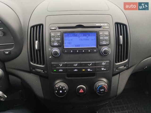 Чорний Хендай i30, об'ємом двигуна 1.4 л та пробігом 161 тис. км за 5700 $, фото 15 на Automoto.ua