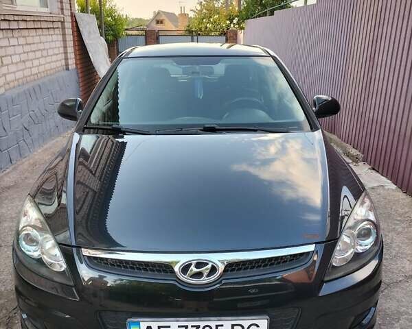 Черный Хендай i30, объемом двигателя 1.4 л и пробегом 156 тыс. км за 6500 $, фото 5 на Automoto.ua