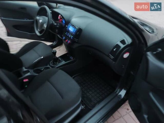 Чорний Хендай i30, об'ємом двигуна 1.4 л та пробігом 158 тис. км за 5750 $, фото 12 на Automoto.ua