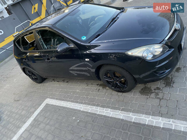 Черный Хендай i30, объемом двигателя 1.4 л и пробегом 194 тыс. км за 6000 $, фото 4 на Automoto.ua