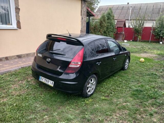 Черный Хендай i30, объемом двигателя 1.4 л и пробегом 139 тыс. км за 6200 $, фото 2 на Automoto.ua