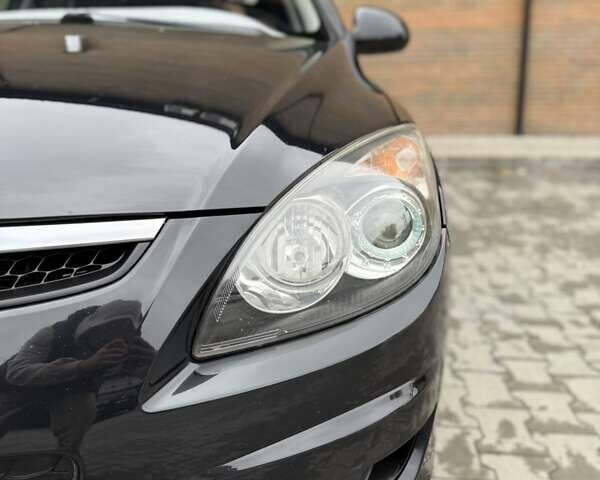 Черный Хендай i30, объемом двигателя 1.4 л и пробегом 180 тыс. км за 4990 $, фото 7 на Automoto.ua