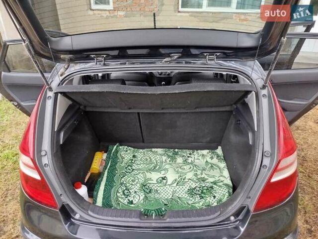 Черный Хендай i30, объемом двигателя 1.4 л и пробегом 215 тыс. км за 5500 $, фото 25 на Automoto.ua