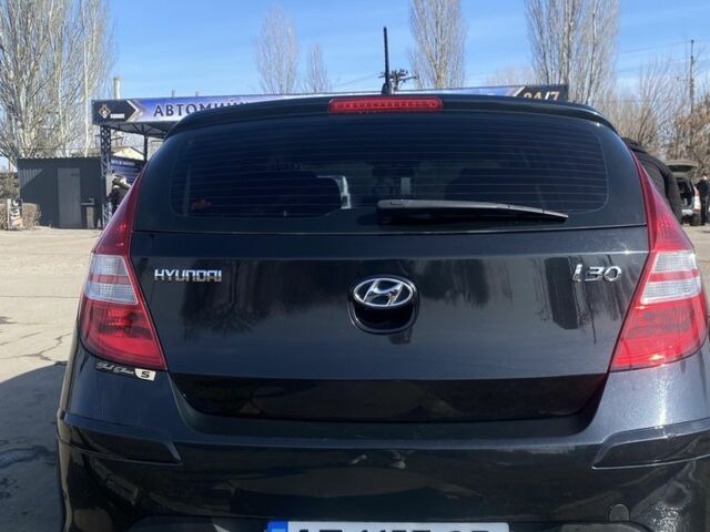 Черный Хендай i30, объемом двигателя 1.4 л и пробегом 210 тыс. км за 6400 $, фото 2 на Automoto.ua