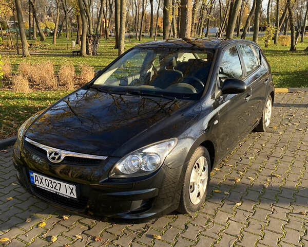 Черный Хендай i30, объемом двигателя 1.4 л и пробегом 242 тыс. км за 6000 $, фото 1 на Automoto.ua