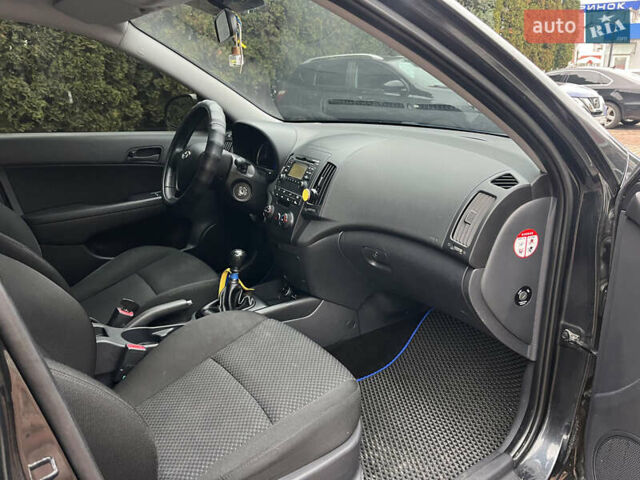 Черный Хендай i30, объемом двигателя 1.4 л и пробегом 240 тыс. км за 6000 $, фото 22 на Automoto.ua