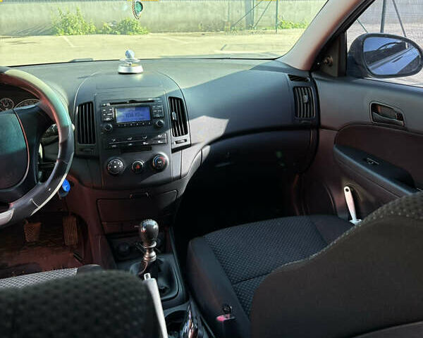 Черный Хендай i30, объемом двигателя 1.4 л и пробегом 237 тыс. км за 5000 $, фото 7 на Automoto.ua
