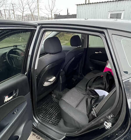 Черный Хендай i30, объемом двигателя 1.6 л и пробегом 255 тыс. км за 6800 $, фото 9 на Automoto.ua