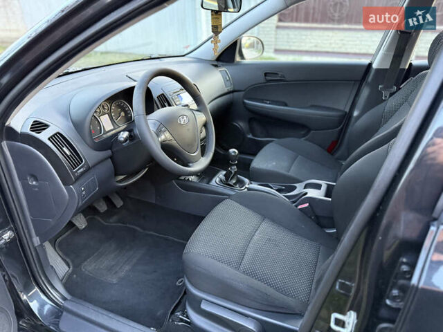 Черный Хендай i30, объемом двигателя 1.4 л и пробегом 194 тыс. км за 6350 $, фото 23 на Automoto.ua