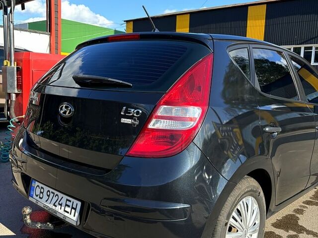 Черный Хендай i30, объемом двигателя 1.4 л и пробегом 232 тыс. км за 5200 $, фото 3 на Automoto.ua