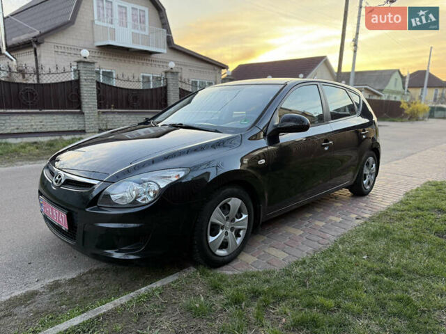 Черный Хендай i30, объемом двигателя 1.4 л и пробегом 194 тыс. км за 6350 $, фото 2 на Automoto.ua
