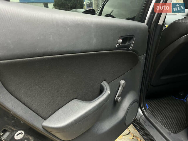 Черный Хендай i30, объемом двигателя 1.4 л и пробегом 240 тыс. км за 6000 $, фото 24 на Automoto.ua