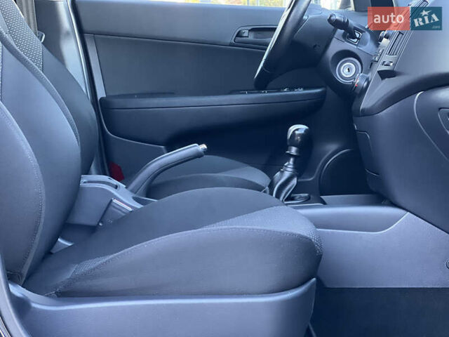 Черный Хендай i30, объемом двигателя 1.4 л и пробегом 167 тыс. км за 6299 $, фото 31 на Automoto.ua
