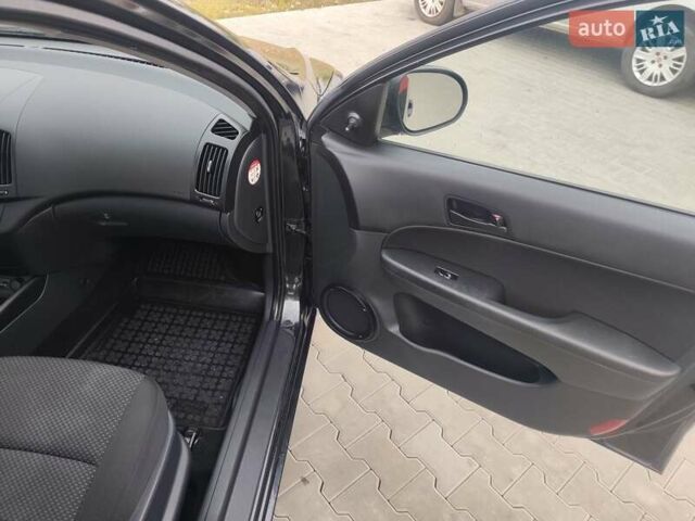 Черный Хендай i30, объемом двигателя 1.4 л и пробегом 160 тыс. км за 5999 $, фото 17 на Automoto.ua