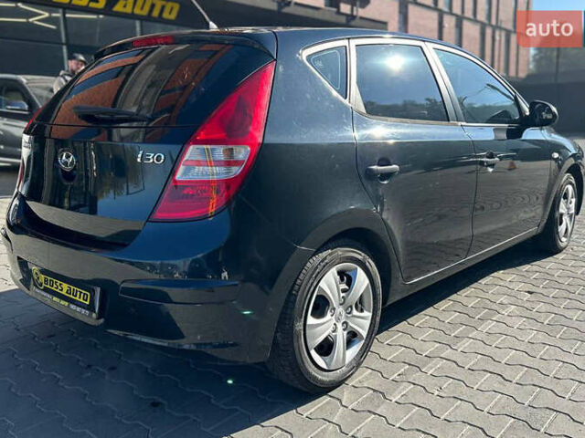 Черный Хендай i30, объемом двигателя 1.4 л и пробегом 220 тыс. км за 5500 $, фото 5 на Automoto.ua