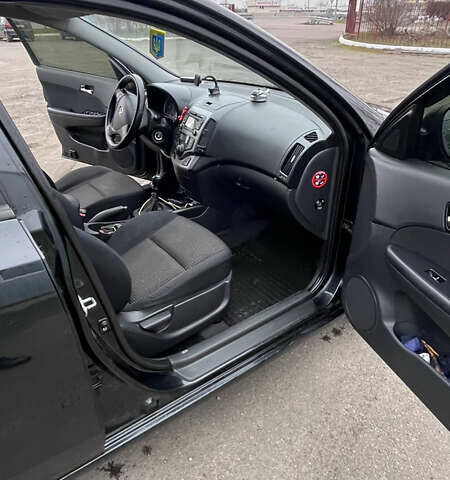 Черный Хендай i30, объемом двигателя 1.6 л и пробегом 255 тыс. км за 6800 $, фото 16 на Automoto.ua