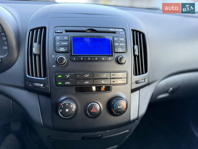 Черный Хендай i30, объемом двигателя 1.4 л и пробегом 194 тыс. км за 6350 $, фото 29 на Automoto.ua